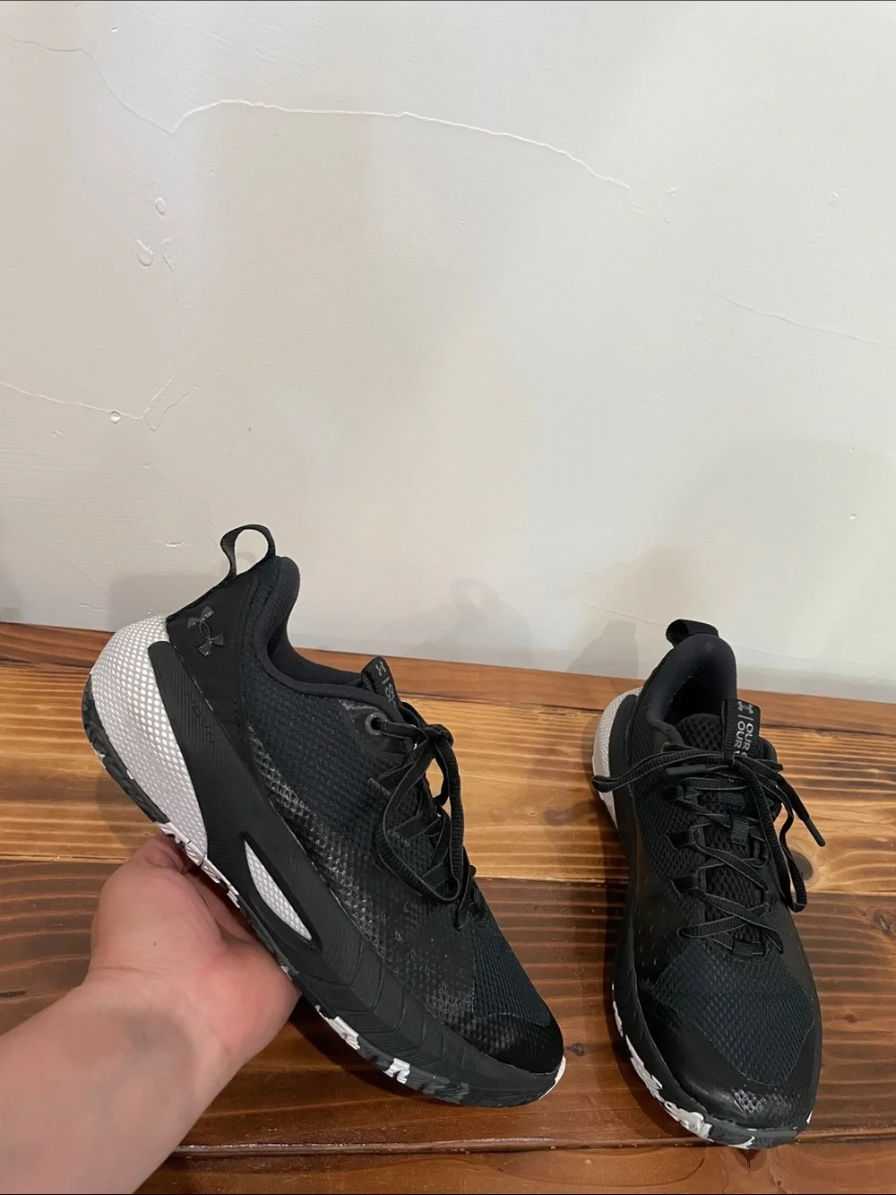 Women’s Under Armour UA HOVR Ascent Basketball Shoes 9 Black White 3025680 001